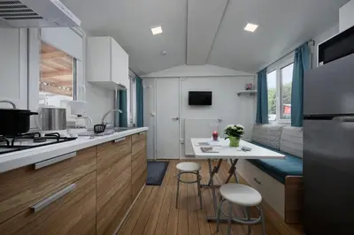 Küche/Küchenzeile in der Unterkunft KNAUS Campingpark Essen