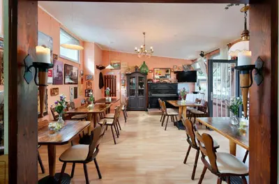Ein Restaurant oder anderes Speiselokal in der Unterkunft KNAUS Campingpark Essen