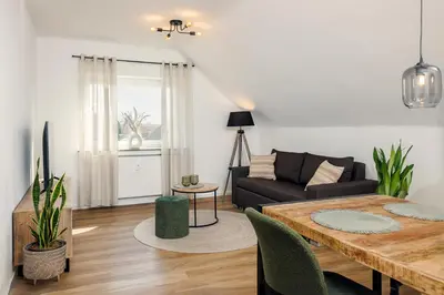 Ein Sitzbereich in der Unterkunft VISTAMO Dorsten-Rhade, modernes Apartment