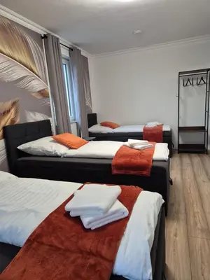 Ein Bett oder Betten in einem Zimmer der Unterkunft Luxsuite Still und Komfort 1 Balkon Grill TV-75 Zoll