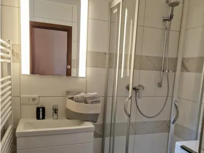 Ein Badezimmer in der Unterkunft FeWo-2 Nähe Uniklinik, Messe Essen, Baldeneysee, Folkwang Museum, Zentral, WLAN