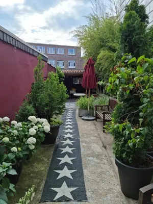 Ein Garten an der Unterkunft 1 Zimmer Apartment