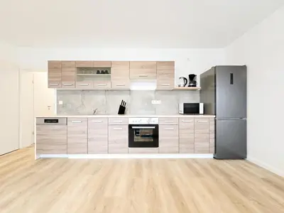 Küche/Küchenzeile in der Unterkunft Tolstov Apartments - Studio Apartment with Balcony - 25 Min Messe DUS