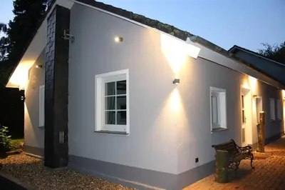 Das Gebäude in dem sich das Ferienhaus befindet