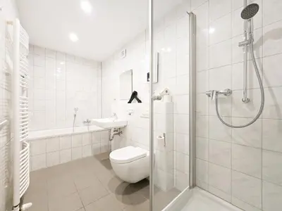 Ein Badezimmer in der Unterkunft Tolstov Apartments - 3 Room Apartments - 25 min Messe DUS