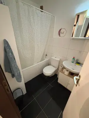 Ein Badezimmer in der Unterkunft Charmante 3 Zimmer Wohnung mit Balkon ideal für Familien in Dortmund Scharnhorst