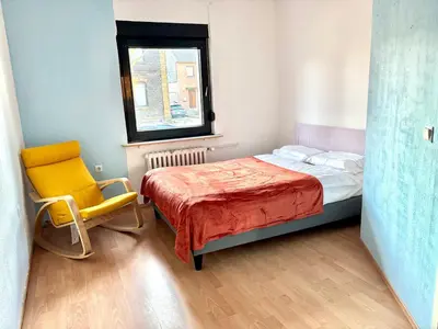 Ein Bett oder Betten in einem Zimmer der Unterkunft Amazing entire Apartment, U79&S1, Messe, Airport, Hbf, 6-Seen-Platte