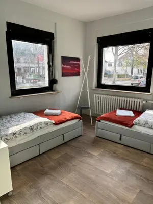 Ein Bett oder Betten in einem Zimmer der Unterkunft Amazing entire Apartment, U79&S1, Messe, Airport, Hbf, 6-Seen-Platte