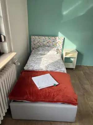 Ein Bett oder Betten in einem Zimmer der Unterkunft Amazing entire Apartment, U79&S1, Messe, Airport, Hbf, 6-Seen-Platte