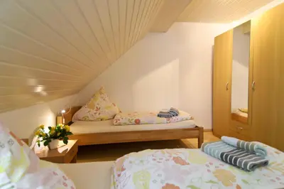 Ein Bett oder Betten in einem Zimmer der Unterkunft Top Apartmentwohnungen Veltins Arena
