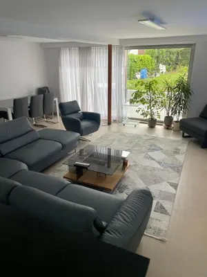 Ein Sitzbereich in der Unterkunft Wohnung in Meerbusch