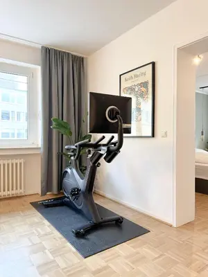 Das Fitnesscenter und/oder die Fitnesseinrichtungen in der Unterkunft Moderne City-Wohnung mit Self Check-In und Free Wifi im Zentrum