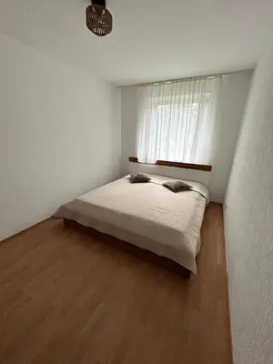 Ein Bett oder Betten in einem Zimmer der Unterkunft Apartment möbiliert Top lage 10min DUS Airport, Messe und Fussball Stadion