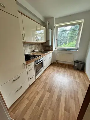 Küche/Küchenzeile in der Unterkunft Apartment möbiliert Top lage 10min DUS Airport, Messe und Fussball Stadion