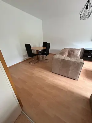 Ein Sitzbereich in der Unterkunft Apartment möbiliert Top lage 10min DUS Airport, Messe und Fussball Stadion