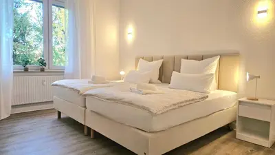 Ein Bett oder Betten in einem Zimmer der Unterkunft 122qm-Apartment - 4 Zimmer I Zentral I Küche I Balkon I Parken I WLAN