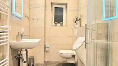 Ein Badezimmer in der Unterkunft 122qm-Apartment - 4 Zimmer I Zentral I Küche I Balkon I Parken I WLAN