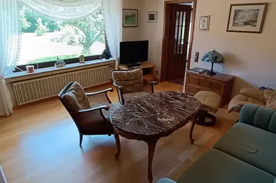 Ein Sitzbereich in der Unterkunft Siedlungshaus im Grünen