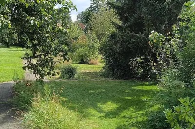 Ein Garten an der Unterkunft Siedlungshaus im Grünen