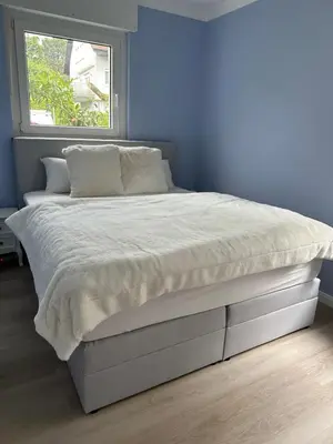 Ein Bett oder Betten in einem Zimmer der Unterkunft Moderne Ferienwohnung voll möbliert und zentral
