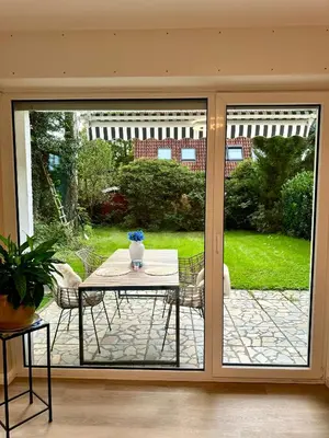 Ein Garten an der Unterkunft Moderne Ferienwohnung voll möbliert und zentral