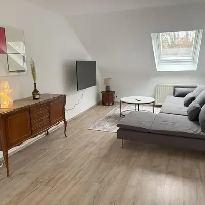 Helle und Charmante Dachgeschosswohnung in Top-Lage