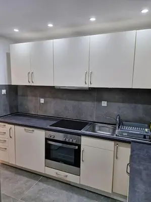 Küche/Küchenzeile in der Unterkunft 3-Zimmer Wohnung in Ratingen - Nähe Düsseldorf Messe & Flughafen