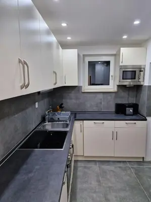 Küche/Küchenzeile in der Unterkunft 3-Zimmer Wohnung in Ratingen - Nähe Düsseldorf Messe & Flughafen