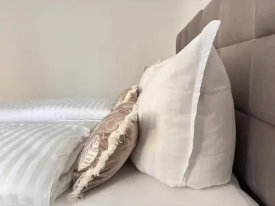 Ein Bett oder Betten in einem Zimmer der Unterkunft 100qm City Wohnung für 6 mit Privatparkplatz