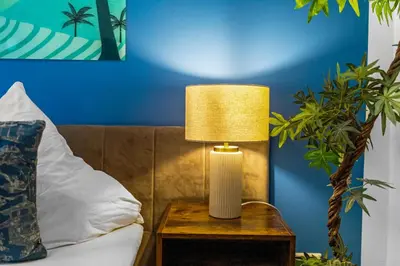 Ein Bett oder Betten in einem Zimmer der Unterkunft JAKSE-Apartments - Urban Jungle - top Lage & flexibler Checkin