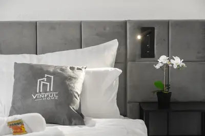 Ein Bett oder Betten in einem Zimmer der Unterkunft VlNFUL2 Premium-Apartment mit Balkon und Parkplatz