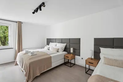 Ein Bett oder Betten in einem Zimmer der Unterkunft Sunlight Suite nähe Messe und Uniklinik