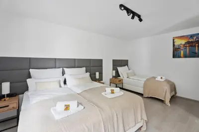Ein Bett oder Betten in einem Zimmer der Unterkunft Sunlight Suite nähe Messe und Uniklinik