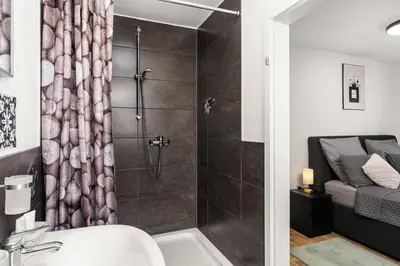 Ein Badezimmer in der Unterkunft MOLA Apartments-Moderne Ferienwohnung im Herdecker Zentrum für 3 Personen-mit Balkon-Grill-Gratis Parkplatz-WLAN