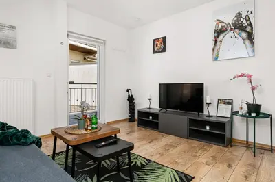 TV/Unterhaltungsangebot in der Unterkunft MOLA Apartments-Moderne Ferienwohnung im Herdecker Zentrum für 3 Personen-mit Balkon-Grill-Gratis Parkplatz-WLAN