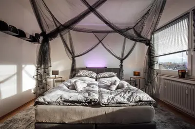Ein Bett oder Betten in einem Zimmer der Unterkunft bold & black - balcony - Netflix - Wifi - 5 Person