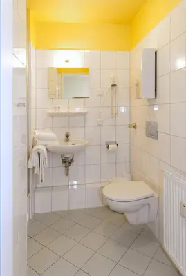 Ein Badezimmer in der Unterkunft Hotel Alte Fabrik