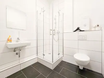 Ein Badezimmer in der Unterkunft Tolstov Apartments - 3 Room Apartments - 30 Min Messe DUS
