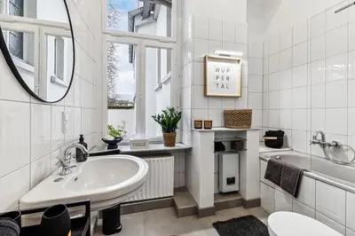 Ein Badezimmer in der Unterkunft Gründerzeit Domizil Altbau Neu