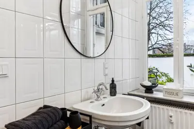 Ein Badezimmer in der Unterkunft Gründerzeit Domizil Altbau Neu