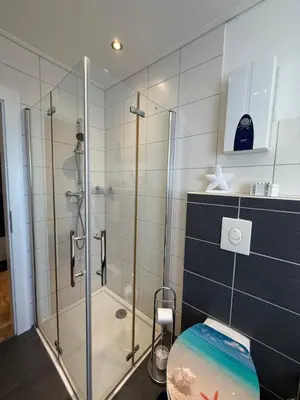 Ein Badezimmer in der Unterkunft Rene Deluxe Apartament 2 Zimmer in einer WG mit Gemeinschaftsküche