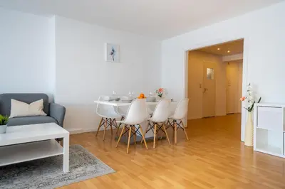 Ein Sitzbereich in der Unterkunft Urbaner Komfort und beste Lage in Wuppertal Barmen - BLNM APARTMENTS
