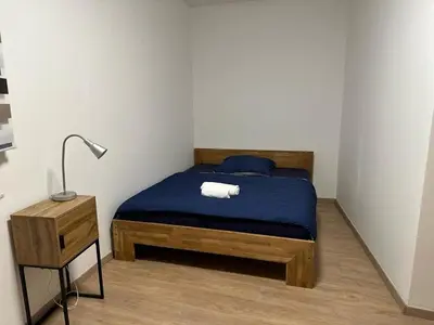 Ein Bett oder Betten in einem Zimmer der Unterkunft POLAT Apartments 8