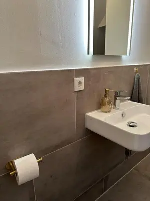 Ein Badezimmer in der Unterkunft Moderne schicke Dachgeschosswohnung 15 min bis Düsseldorf