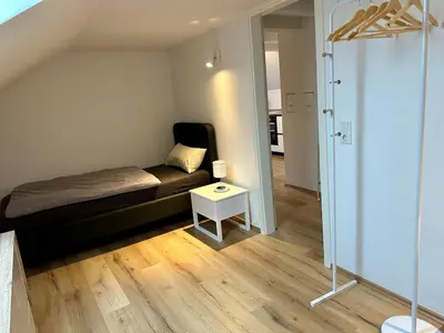Ein Bett oder Betten in einem Zimmer der Unterkunft Helle 2-Zimmer Ferienwohnung mit 4 Betten, Nähe Innenstadt in ruhiger Lage