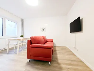 TV/Unterhaltungsangebot in der Unterkunft Tolstov Apartments - 2 Room Apartment - 25 min Messe DUS