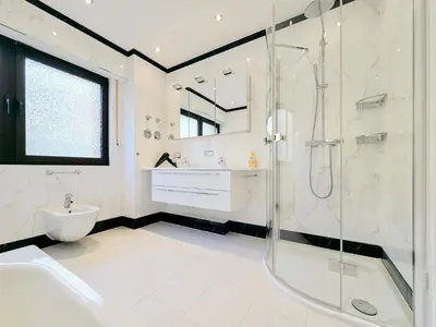 Ein Badezimmer in der Unterkunft Tolstov Apartments - 3 Room Apartment with Terrace - 25 min Messe DUS
