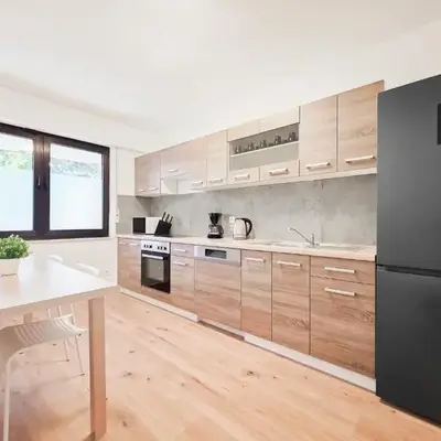 Tolstov Apartments - 3 Room Apartment - Kitchen - Dining Area - 25 min Messe DUS