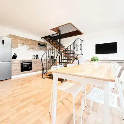 Tolstov Apartments - 4 Room Maisonette Apartment - 25 min Messe DUS