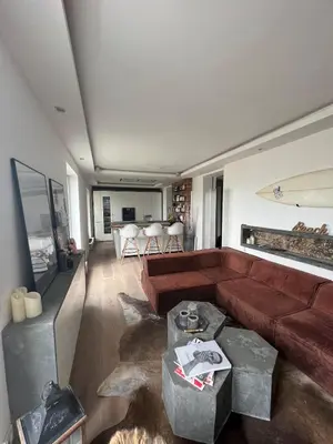 Ein Sitzbereich in der Unterkunft Private Loft with Rooftop & Jacuzzi in City Center